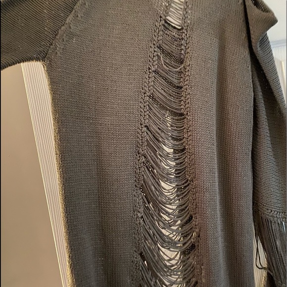 Distressed sweater - Picture 5 of 6